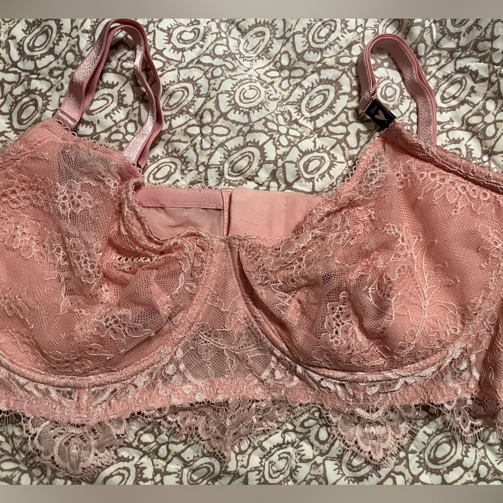 Victoria’s Secret Pink Lace Bra, 38DD, NWT.